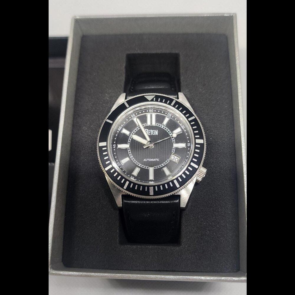 New elegant Reign leather watch.